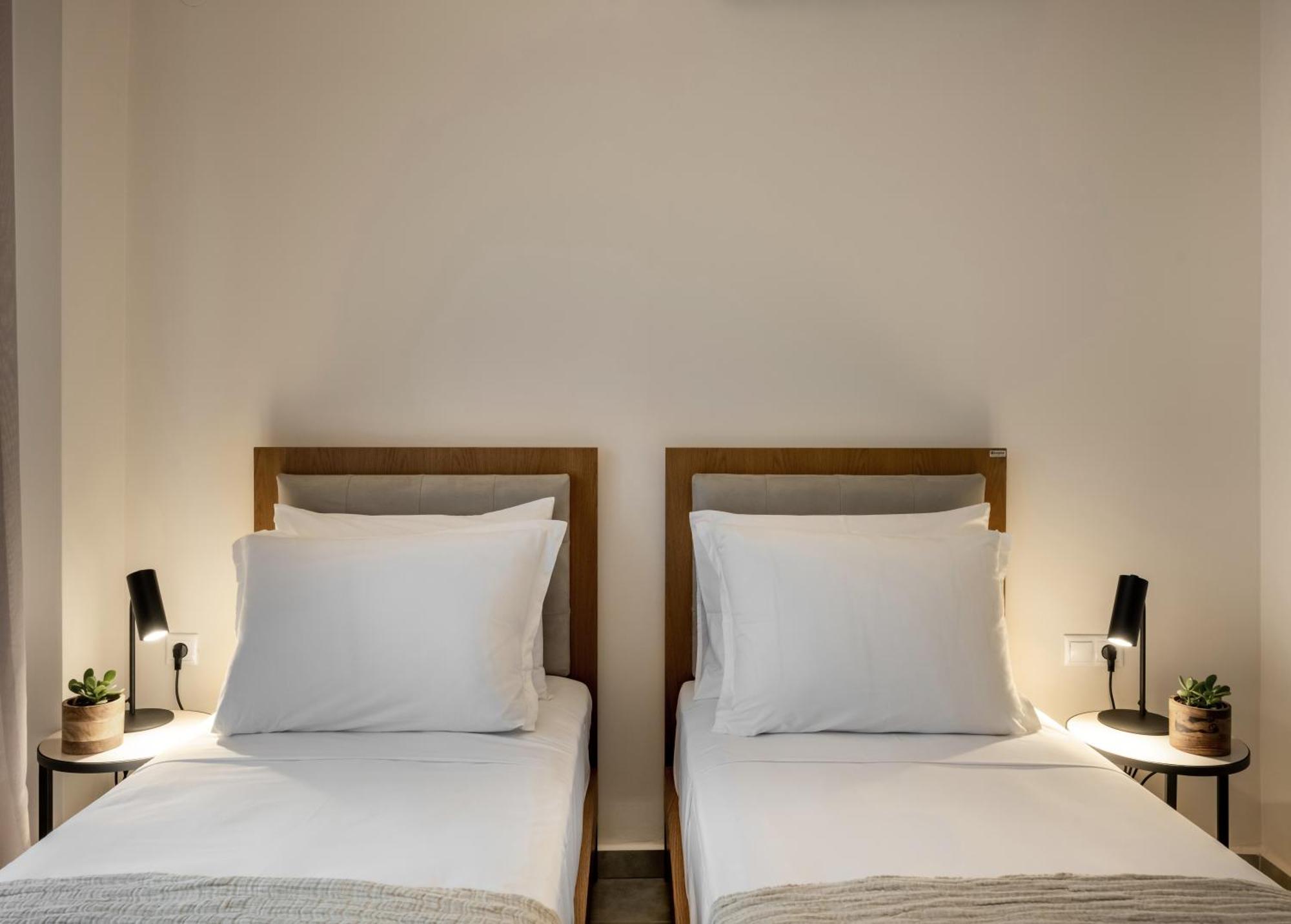 Iris Suites Nikiti Eksteriør billede